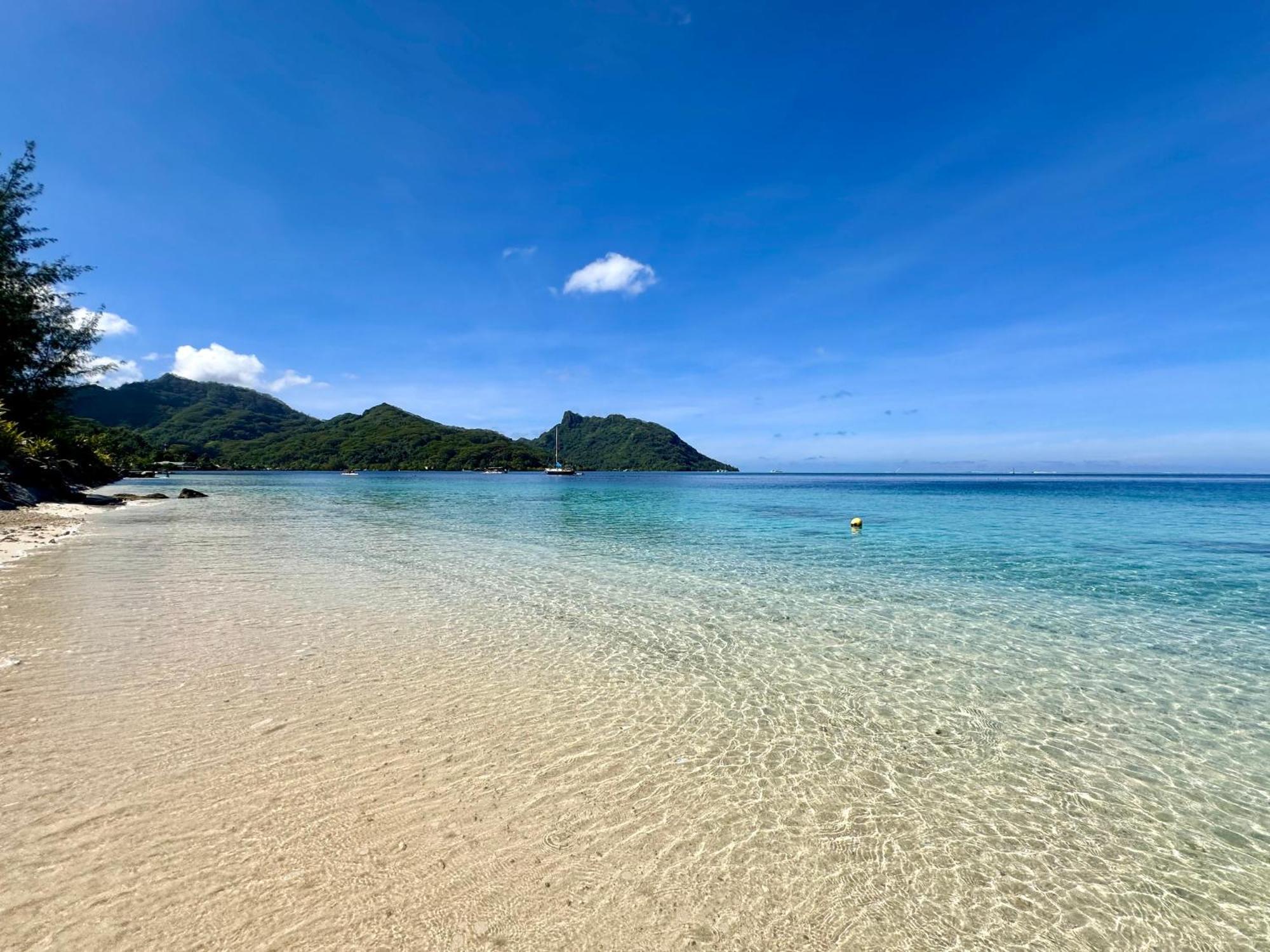 Meri Lodge Huahine Fare Exterior photo
