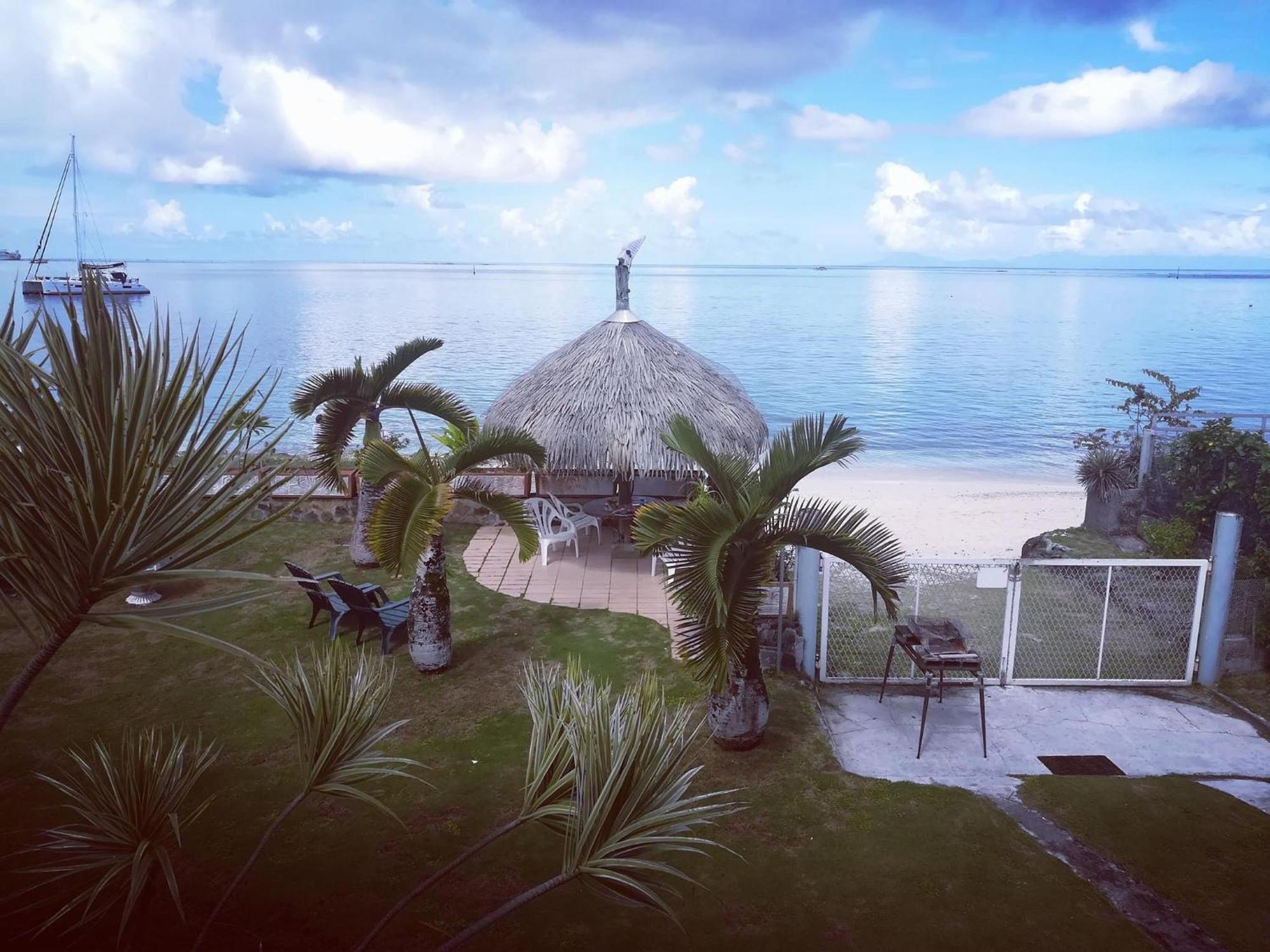 Meri Lodge Huahine Fare Exterior photo